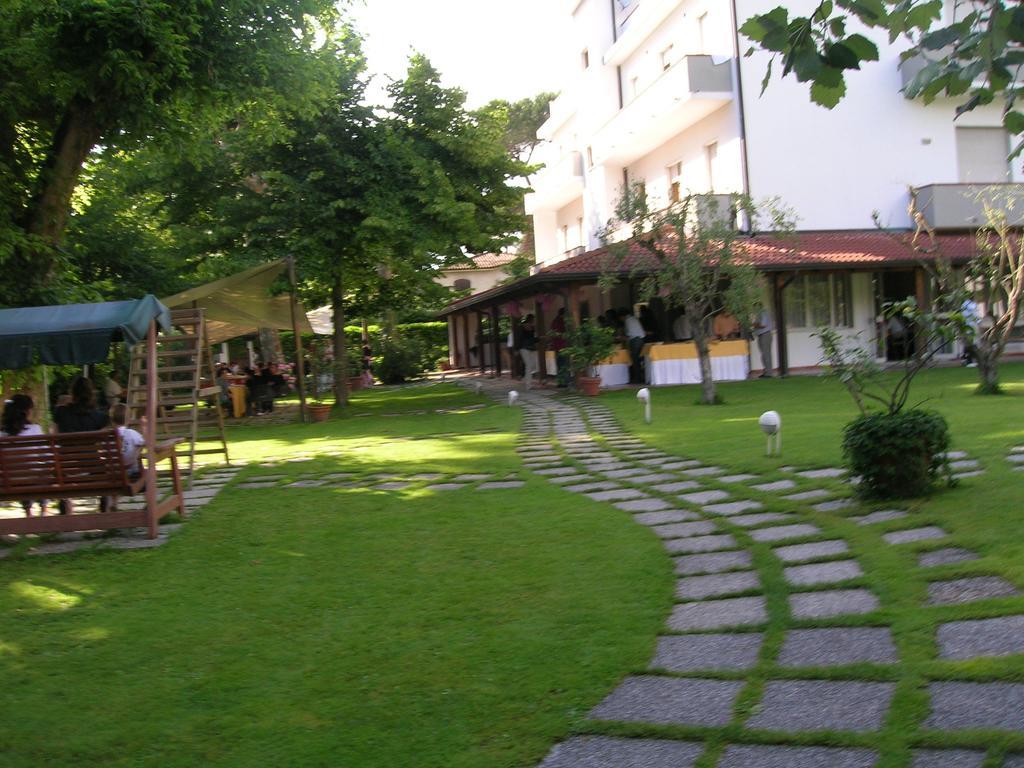 Hotel La Bussola Marina di Massa Dış mekan fotoğraf