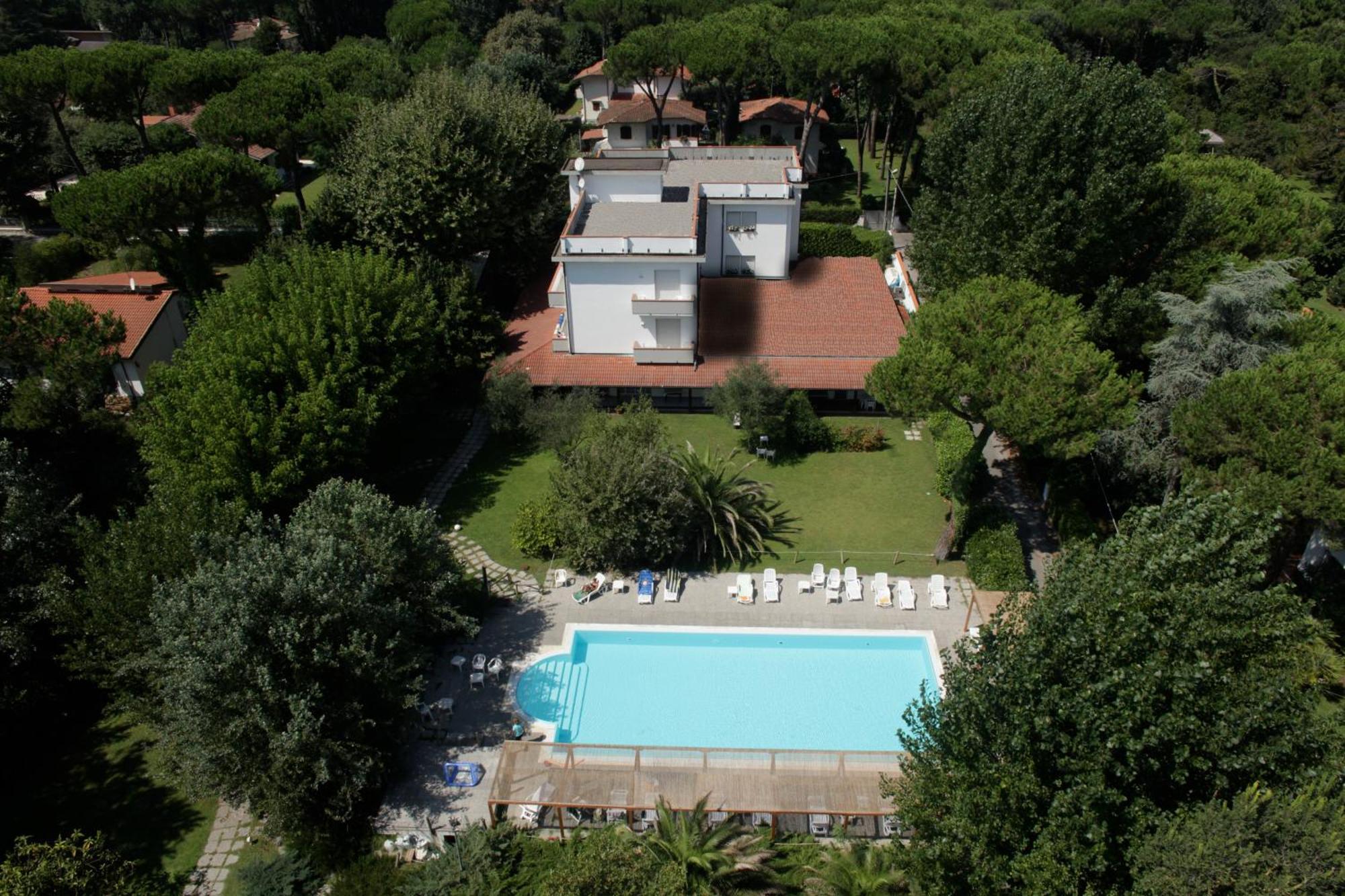 Hotel La Bussola Marina di Massa Dış mekan fotoğraf