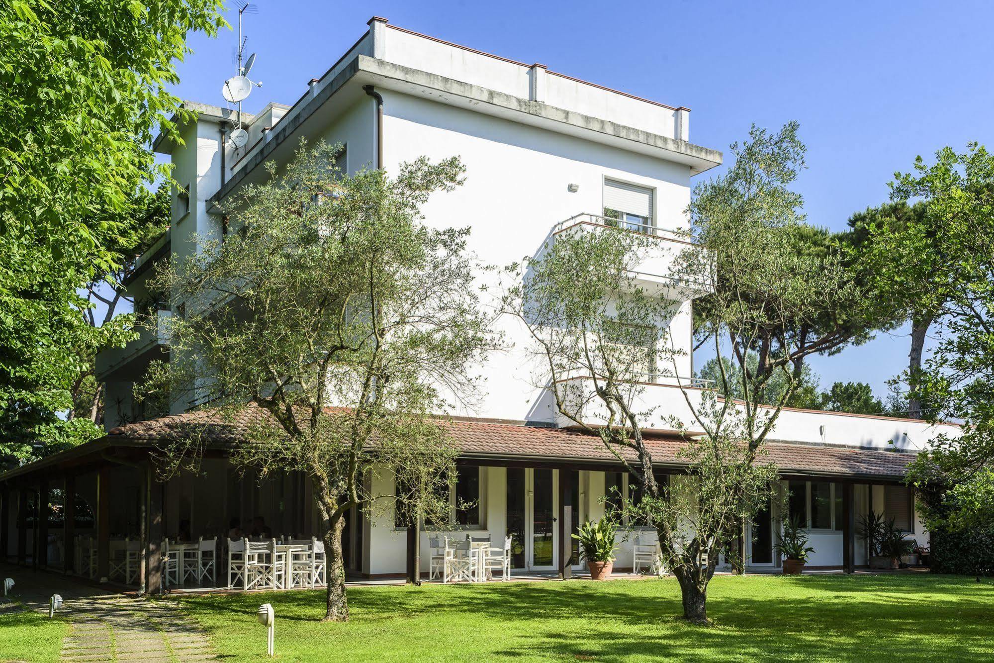Hotel La Bussola Marina di Massa Dış mekan fotoğraf