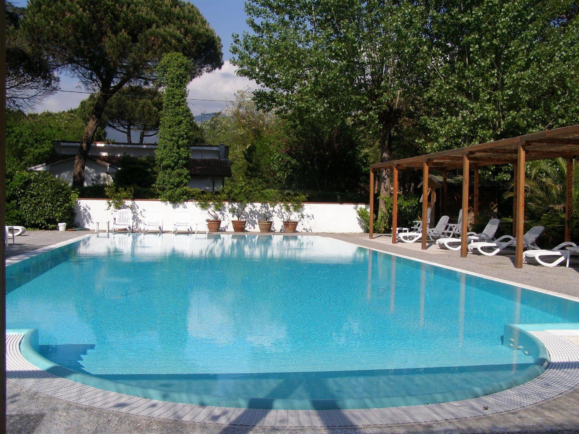 Hotel La Bussola Marina di Massa Dış mekan fotoğraf