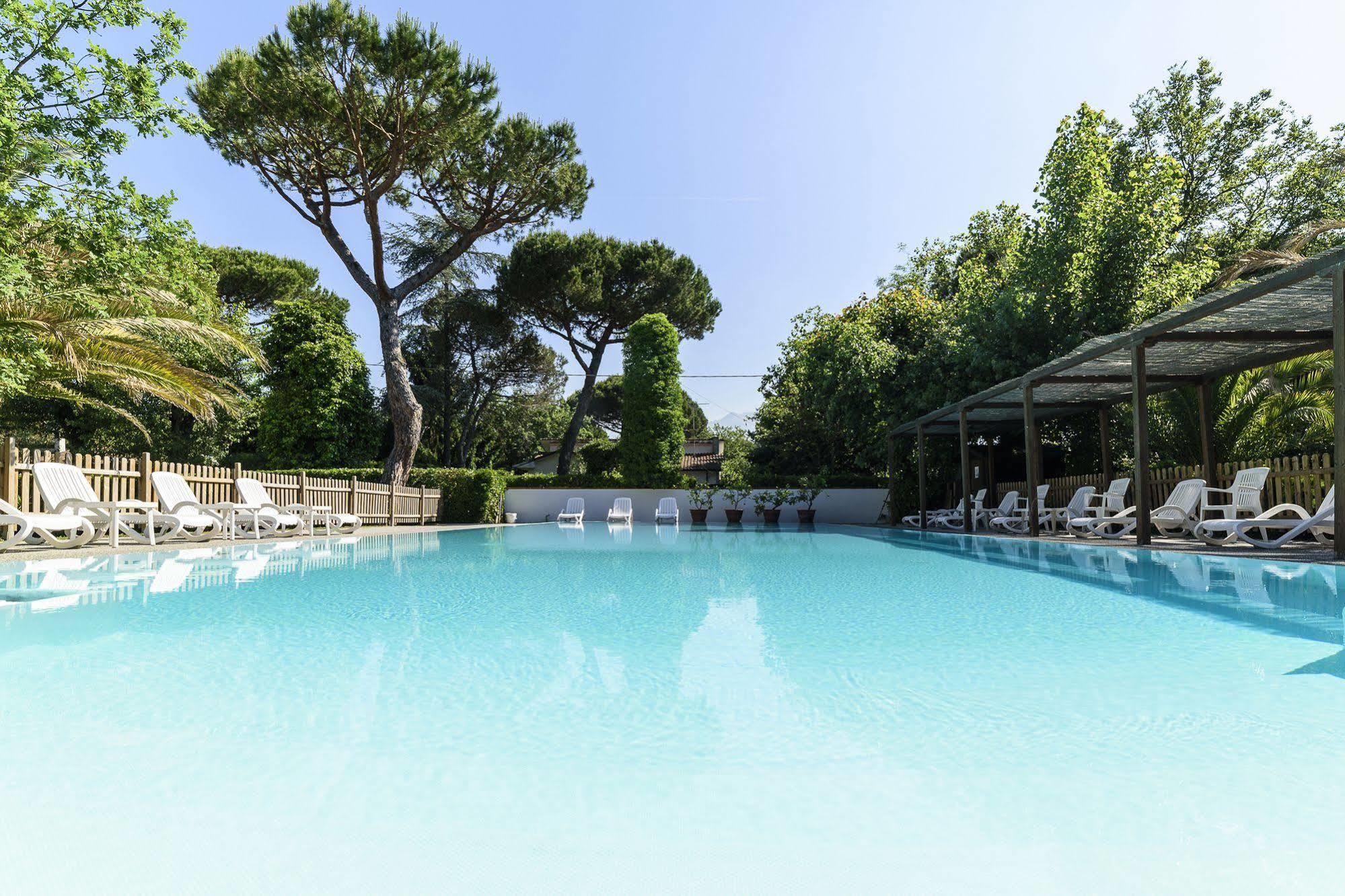 Hotel La Bussola Marina di Massa Dış mekan fotoğraf